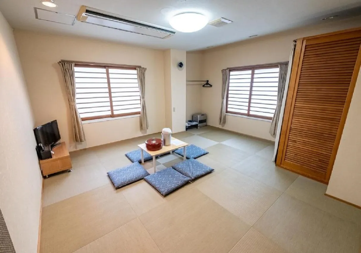 Kawaguchiko Station Inn — rooms and atmosphere
