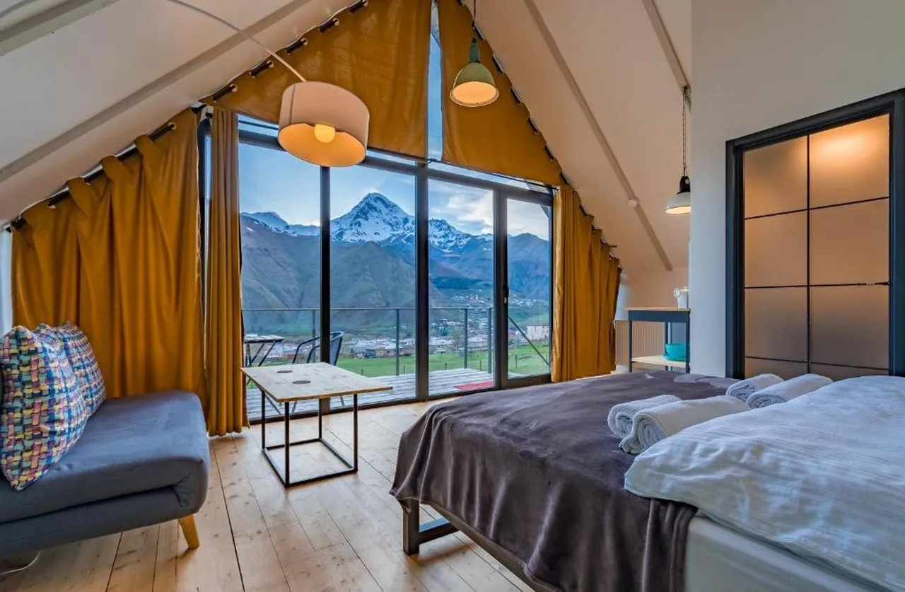 Kazbegi View — rooms and atmosphere