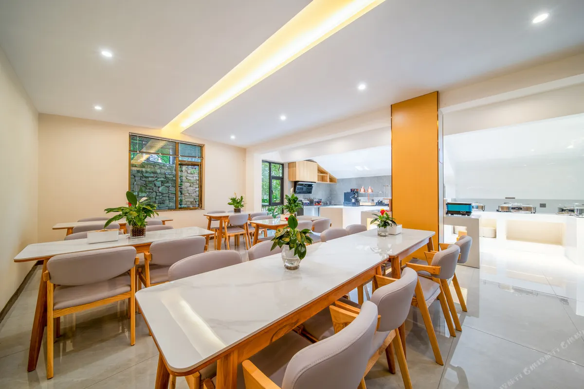 Kechao Light Luxury Hotel — rooms and atmosphere