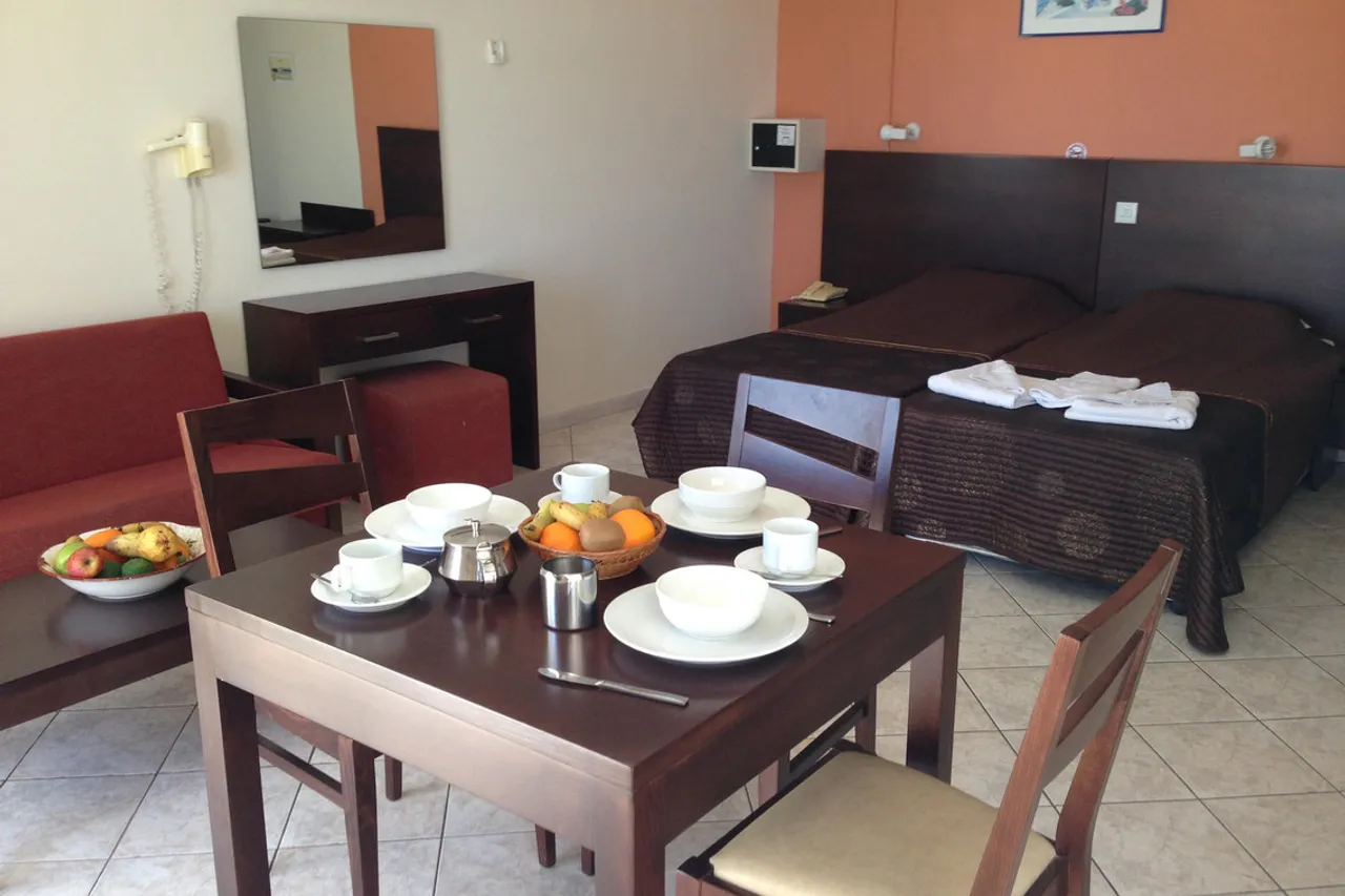 Kefalonitis Hotel Apartments — พาฟอส