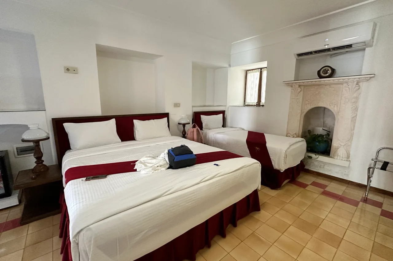Keryas Traditional Hotel — ภาพห้องพักและบรรยากาศ
