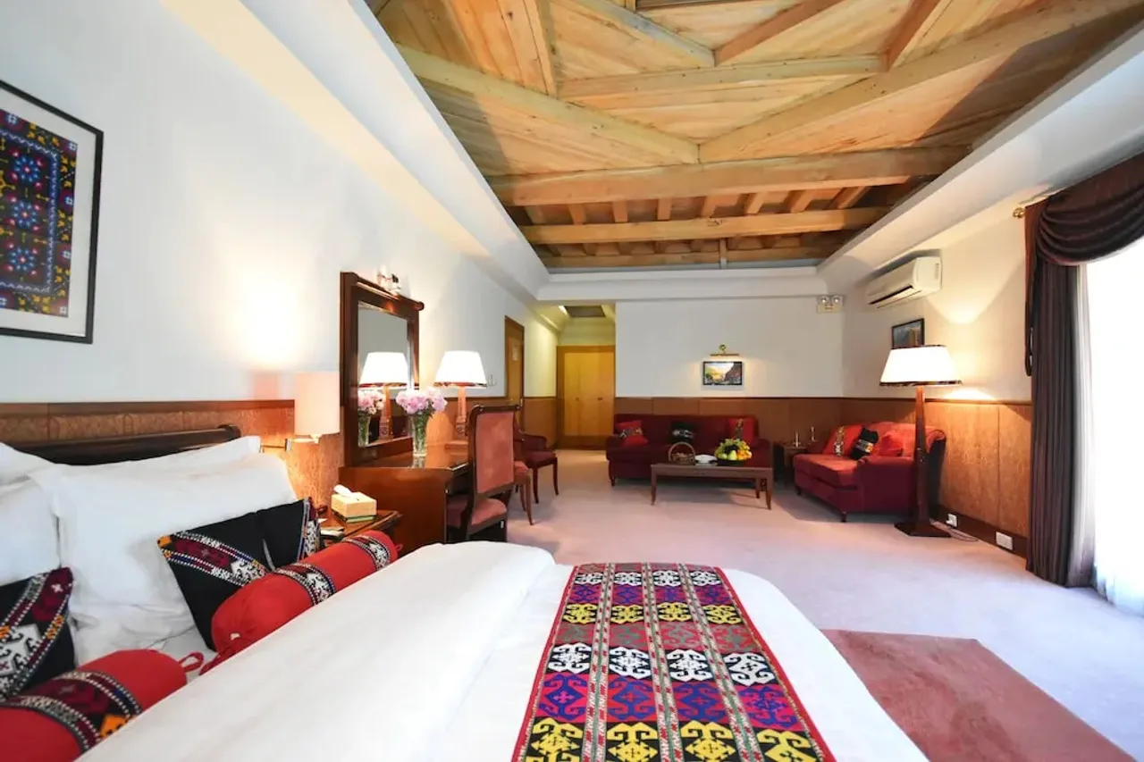 Khorog Serena Inn — ภาพห้องพักและบรรยากาศ