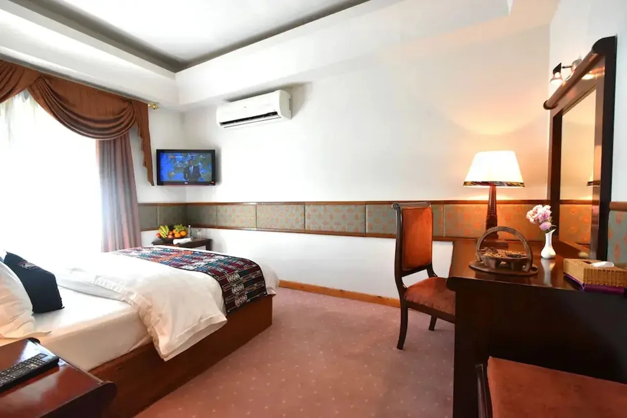 Khorog Serena Inn — ภาพห้องพักและบรรยากาศ