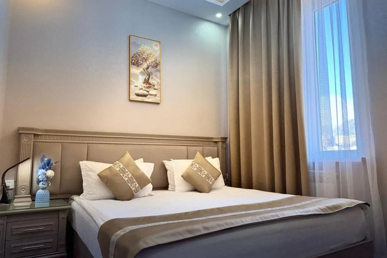Khujand Deluxe Hotel — ภาพห้องพักและบรรยากาศ