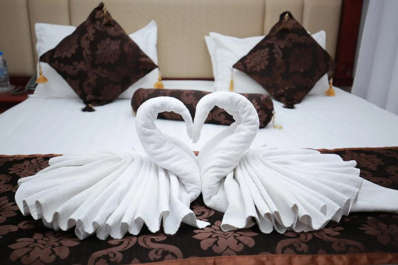 Khujand Deluxe Hotel — ภาพห้องพักและบรรยากาศ