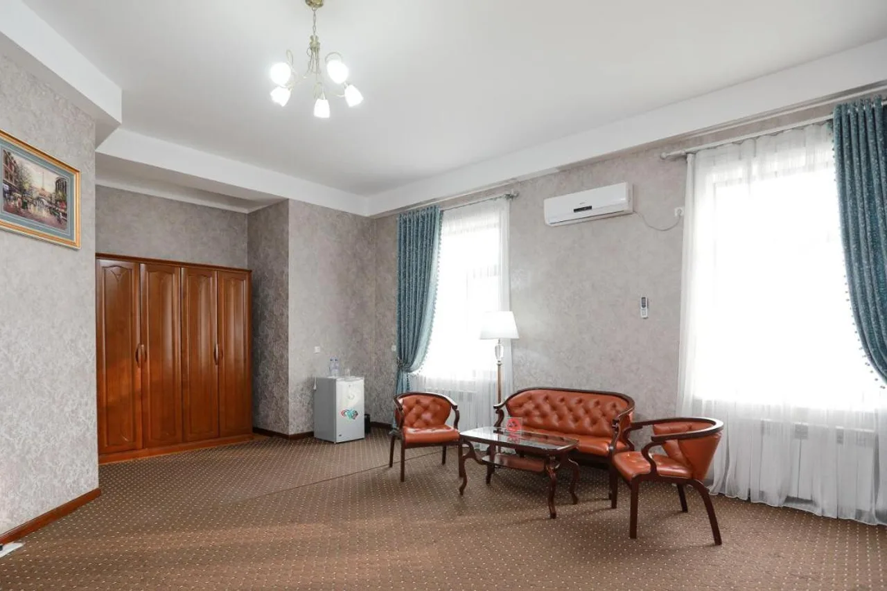 Khujand Grand Hotel — ภาพห้องพักและบรรยากาศ