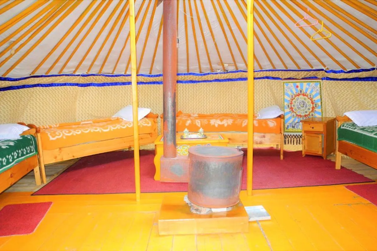 Khuvsgul Dalai Tourist Camp — ภาพห้องพักและบรรยากาศ