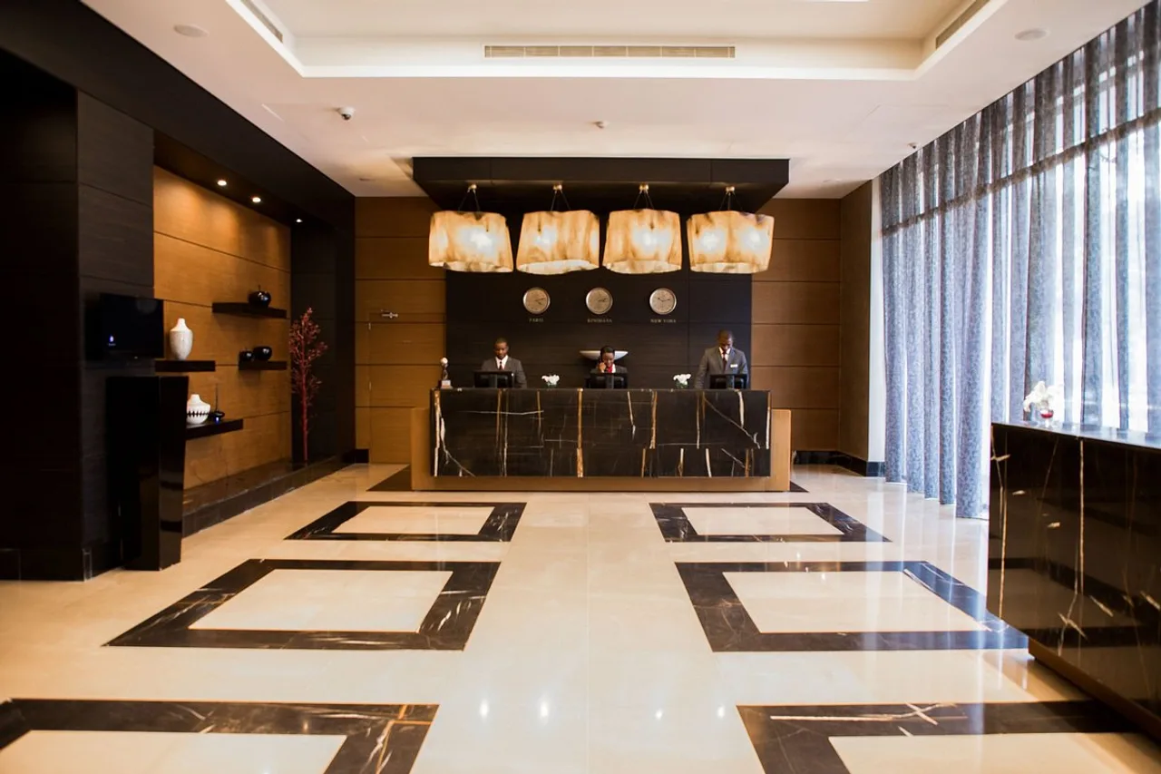 Kin Plaza Arjaan by Rotana — ภาพห้องพักและบรรยากาศ