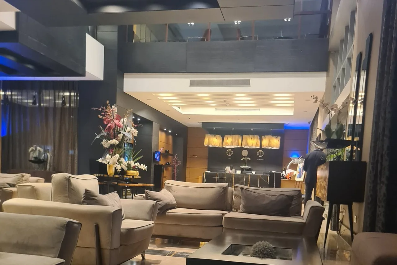 Kin Plaza Arjaan by Rotana — ภาพห้องพักและบรรยากาศ