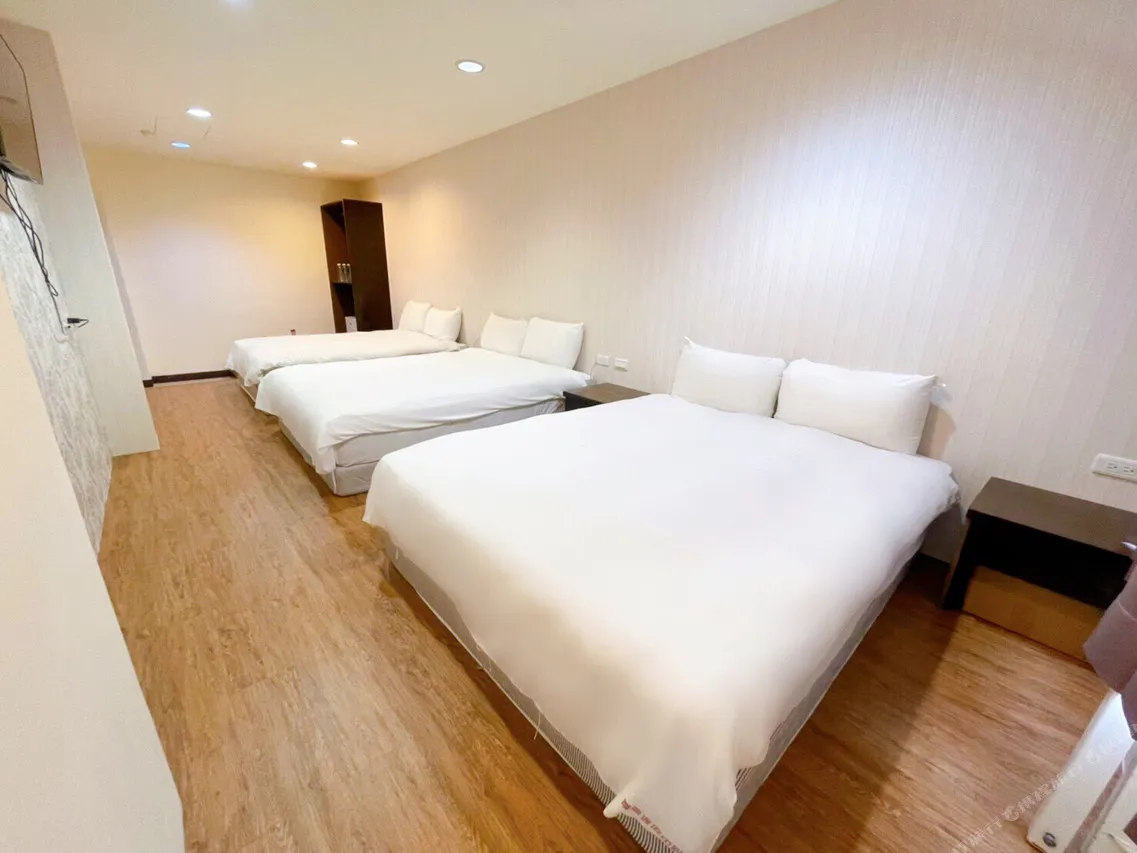 King Lin Hotel — rooms and atmosphere