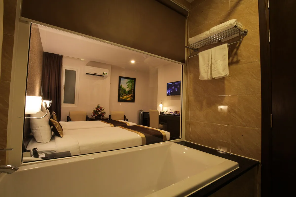 Kings Hotel Dalat — rooms and atmosphere