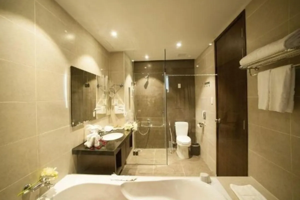 Kings Hotel Dalat — rooms and atmosphere