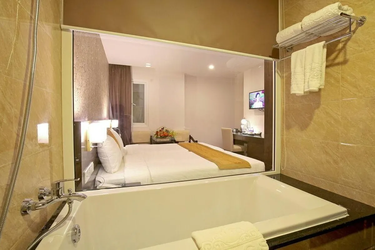 Kings Hotel Dalat — rooms and atmosphere