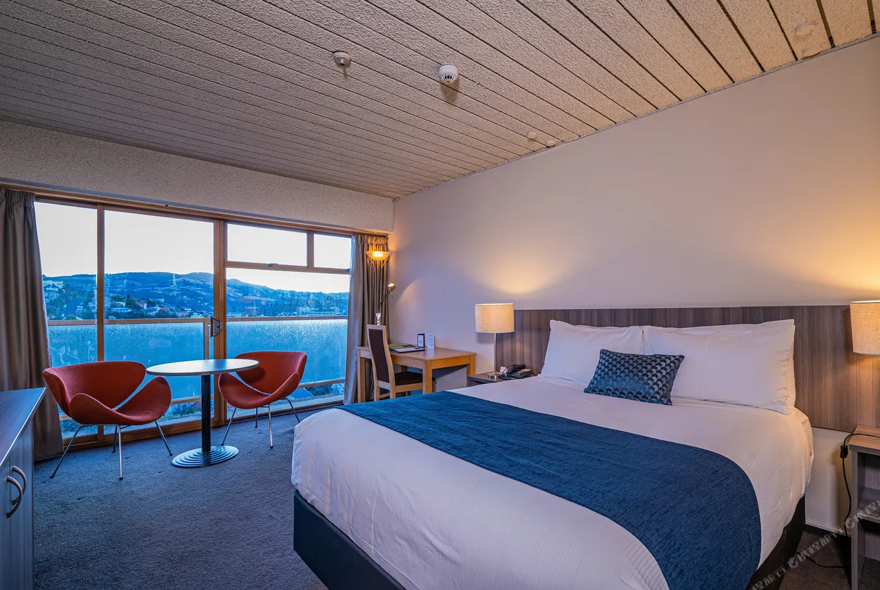 Kingsgate Hotel Dunedin — rooms and atmosphere