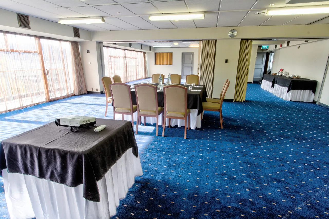 Kingsgate Hotel Dunedin — rooms and atmosphere