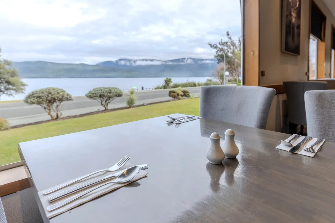 Kingsgate Hotel Tauranga — rooms and atmosphere