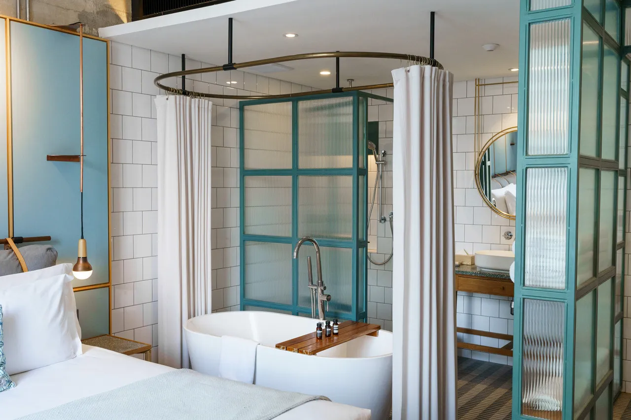KLoe Hotel — rooms and atmosphere