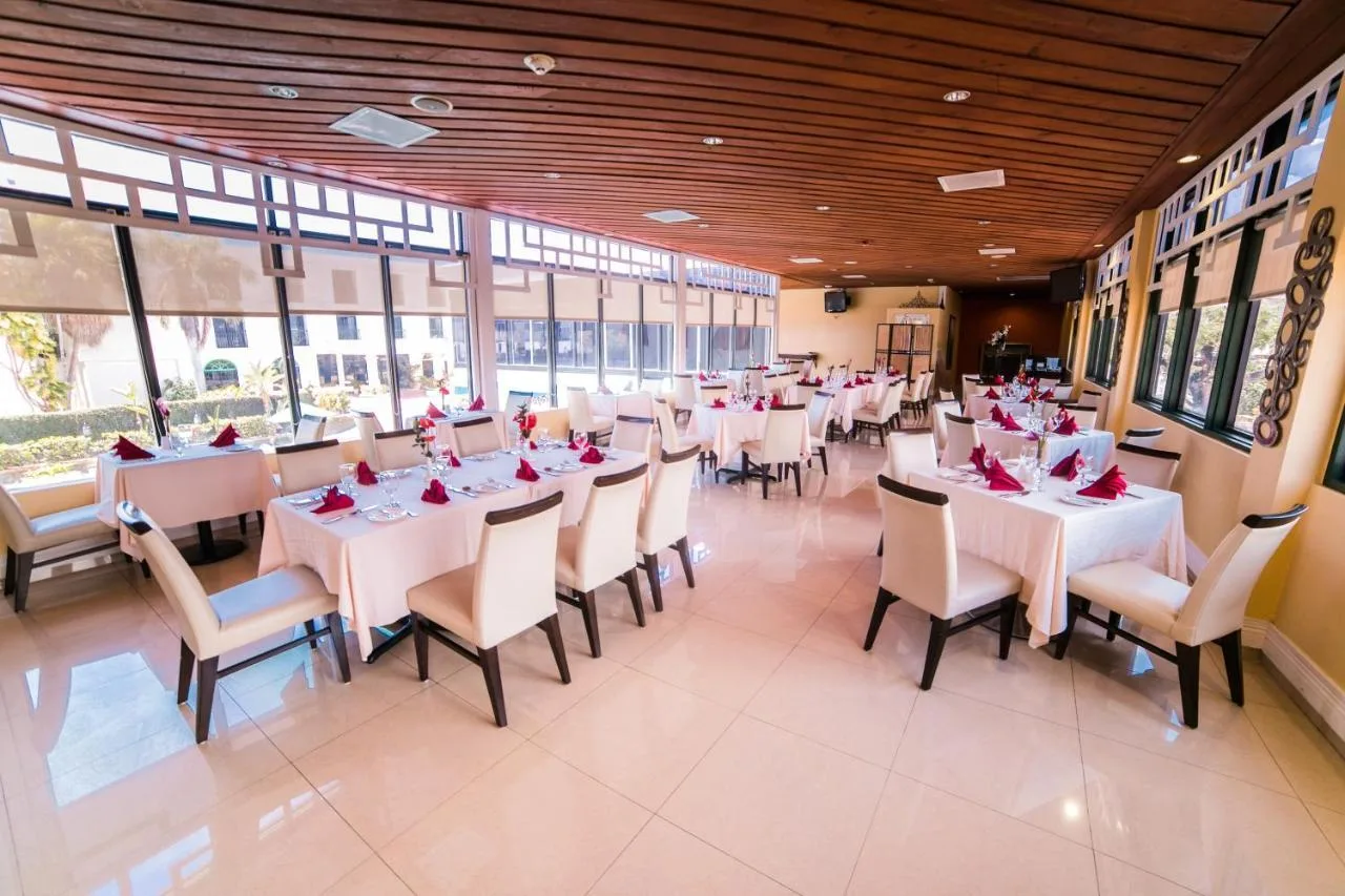 The Knutsford Court Hotel — ภาพห้องพักและบรรยากาศ