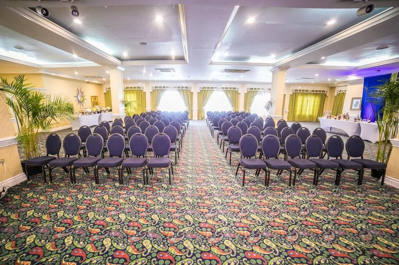 The Knutsford Court Hotel — ภาพห้องพักและบรรยากาศ