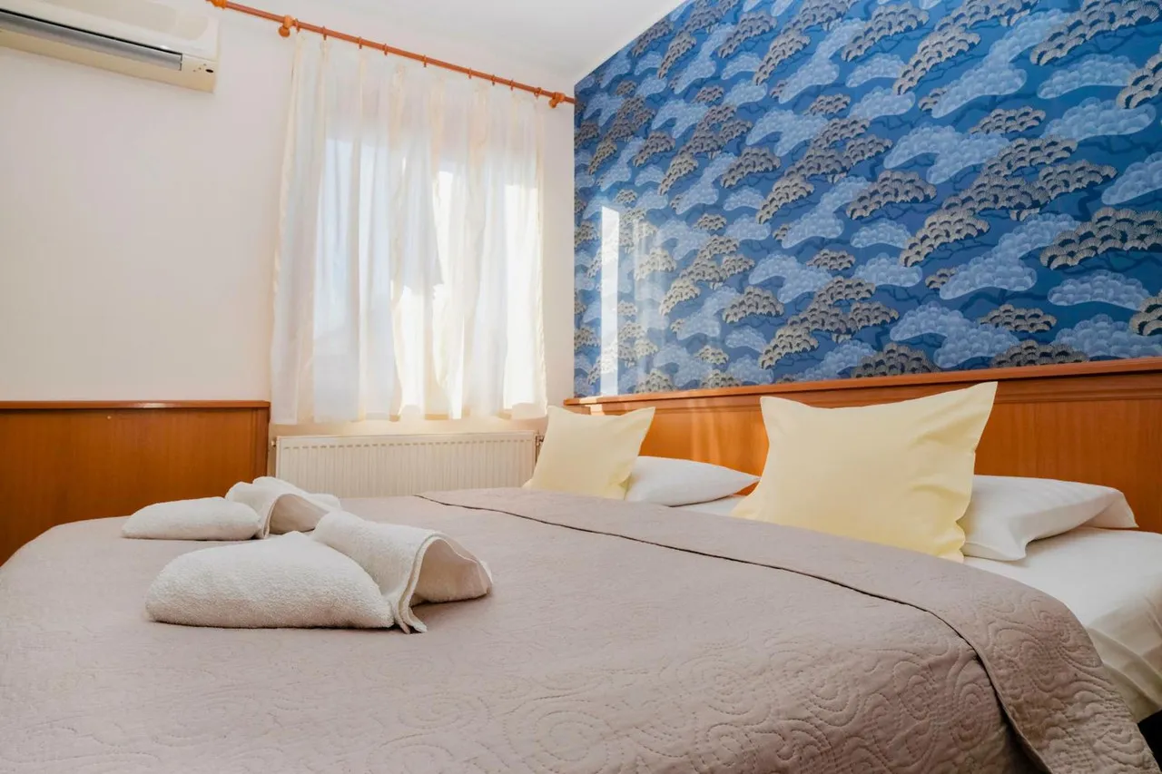 König Hotel Pécs — rooms and atmosphere