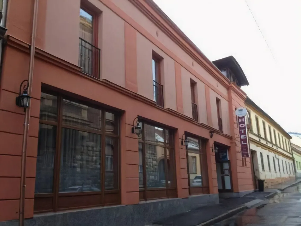 König Hotel Pécs — rooms and atmosphere