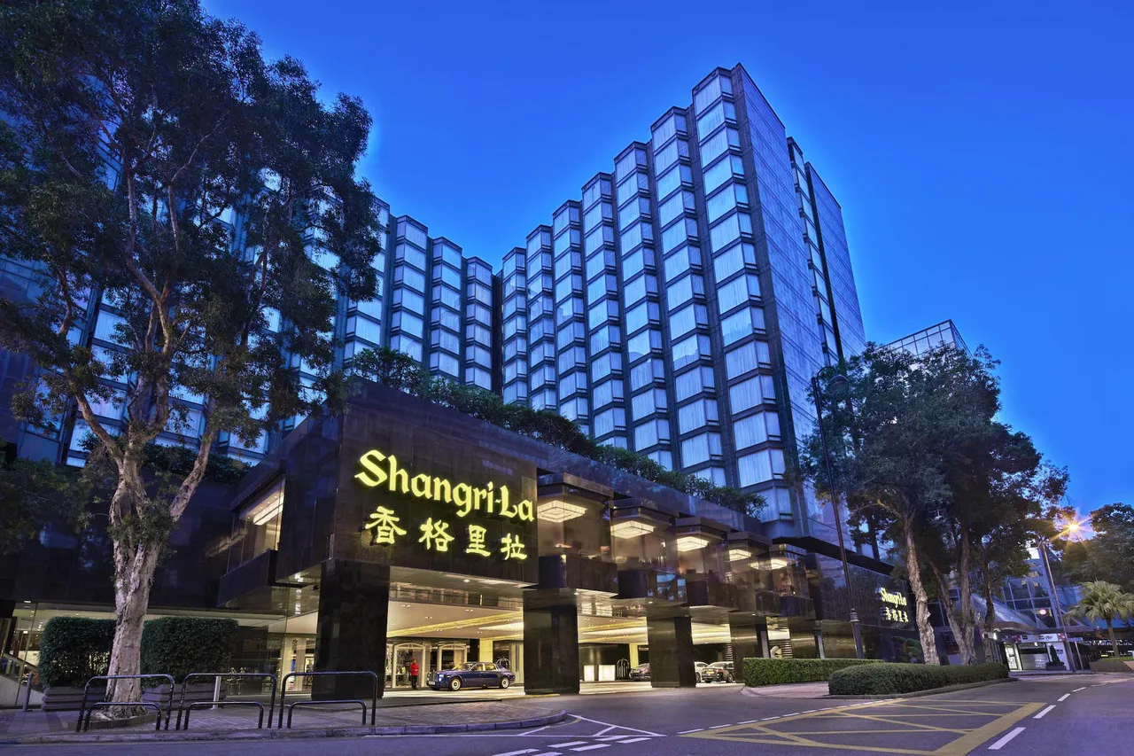 Kowloon Shangri-La, Hong Kong — rooms and atmosphere