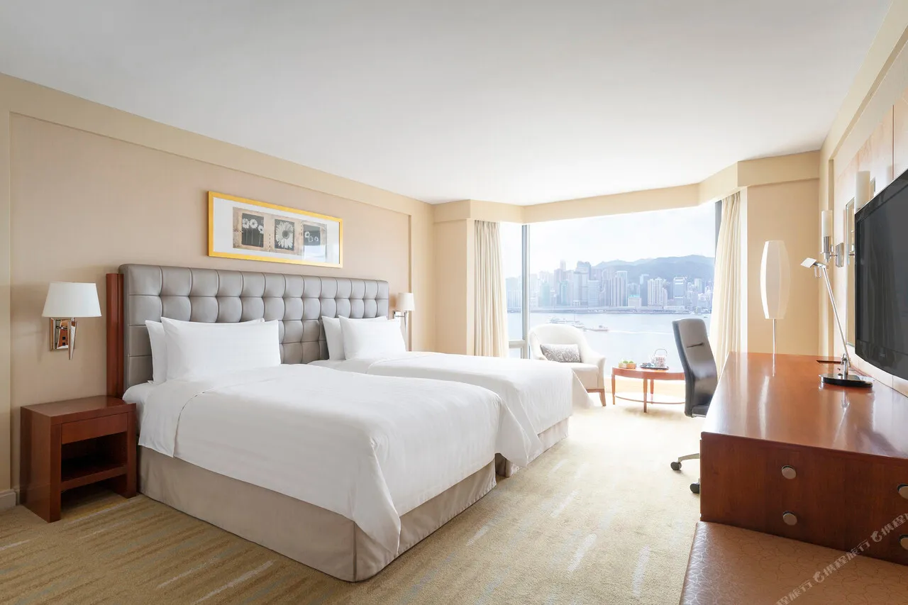Kowloon Shangri-La, Hong Kong — rooms and atmosphere