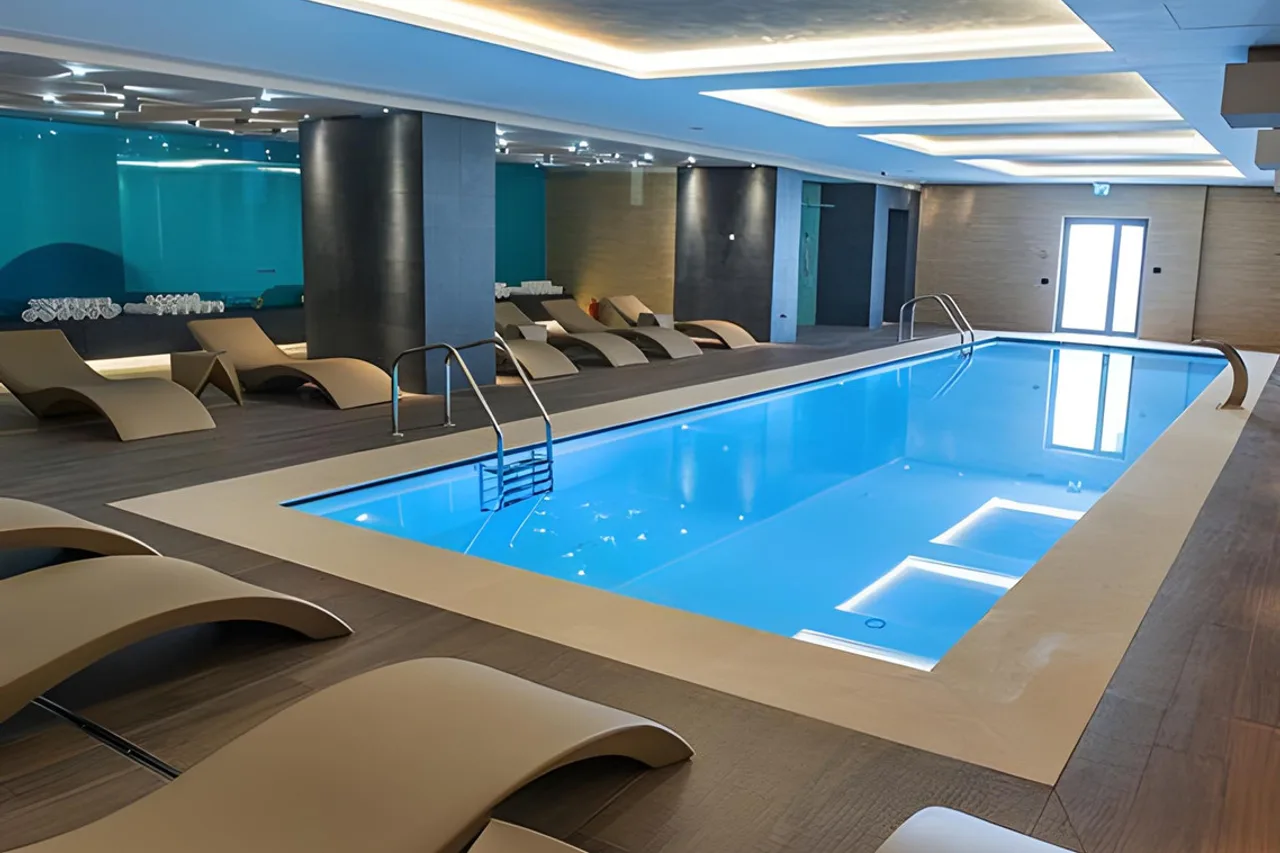 Kronwell Brasov Hotel — ภาพห้องพักและบรรยากาศ