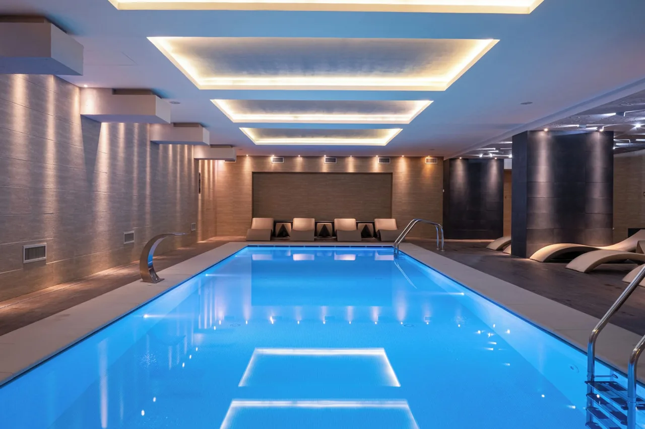 Kronwell Brasov Hotel — ภาพห้องพักและบรรยากาศ