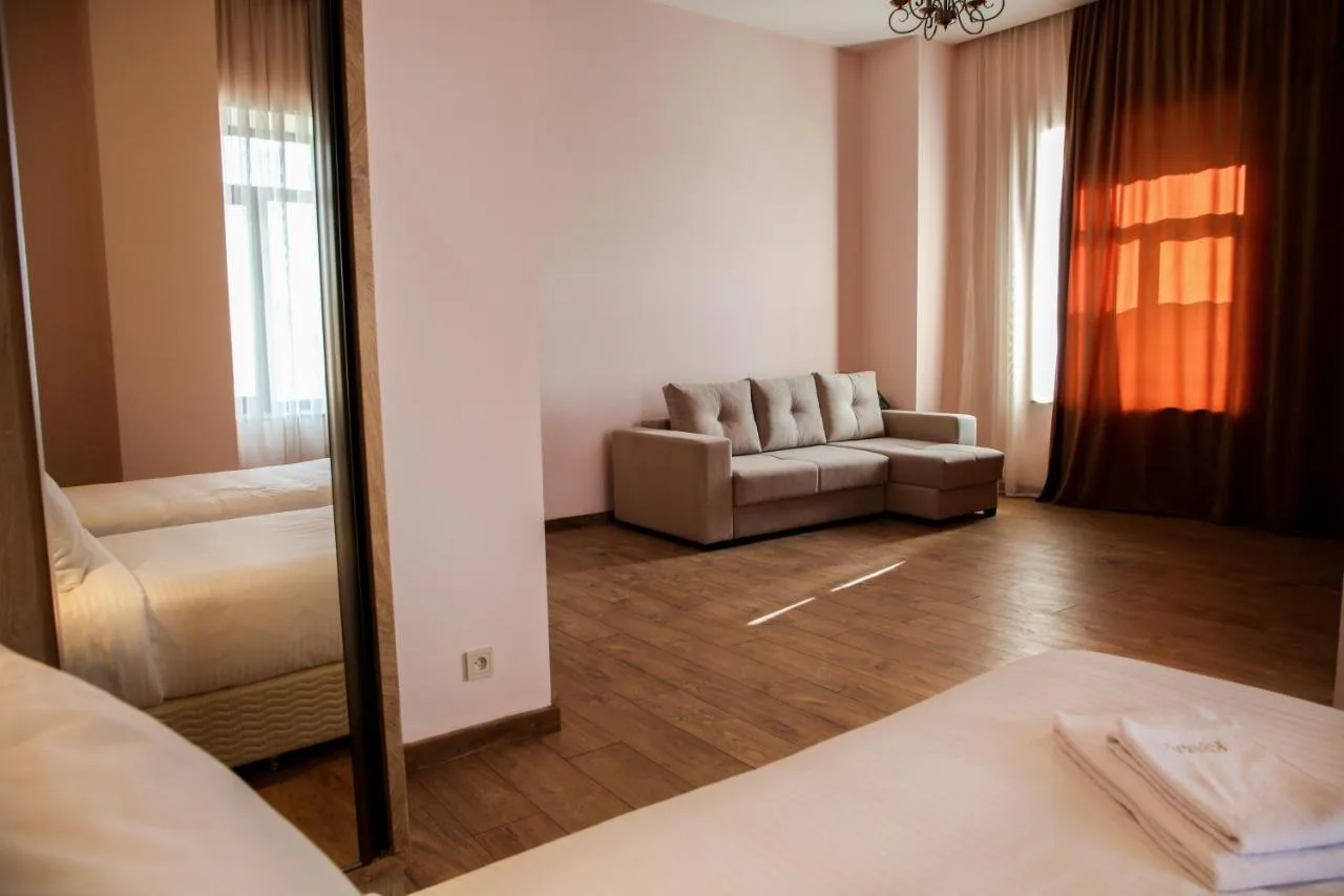 KUMA Hotel Gyumri — ภาพห้องพักและบรรยากาศ