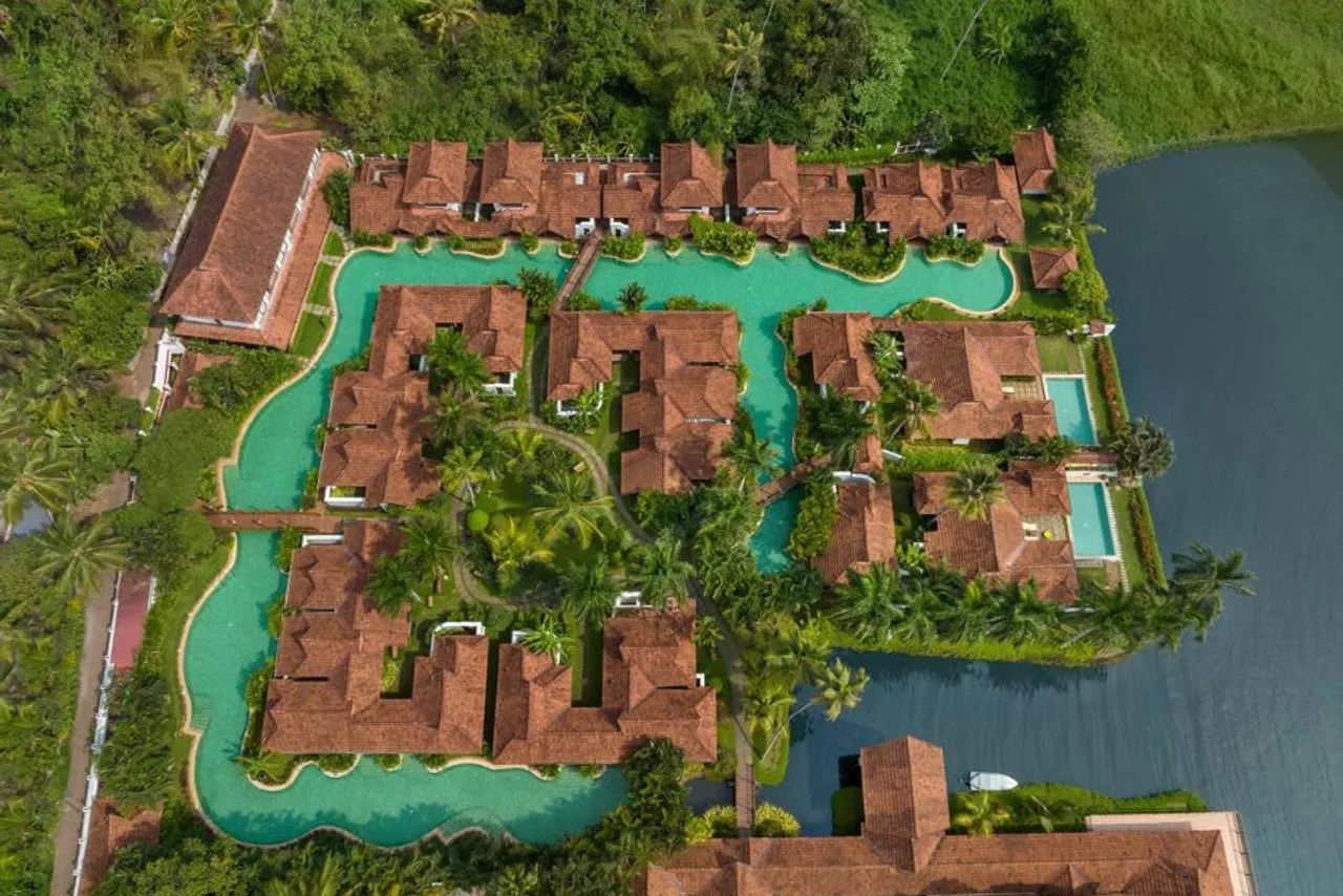 Kumarakom Lake Resort — rooms and atmosphere