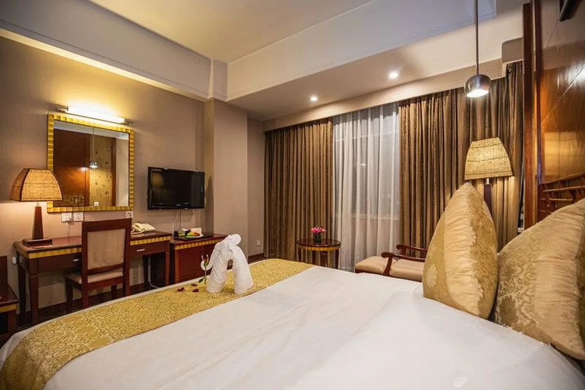 Kunming Golden Spring Hotel — rooms and atmosphere