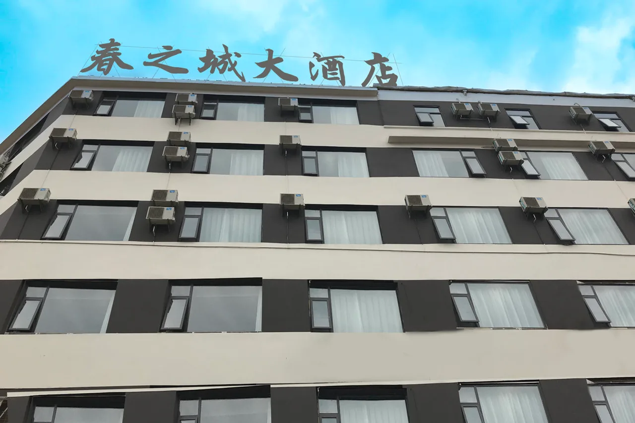 Kunming Spring City International Hotel — rooms and atmosphere