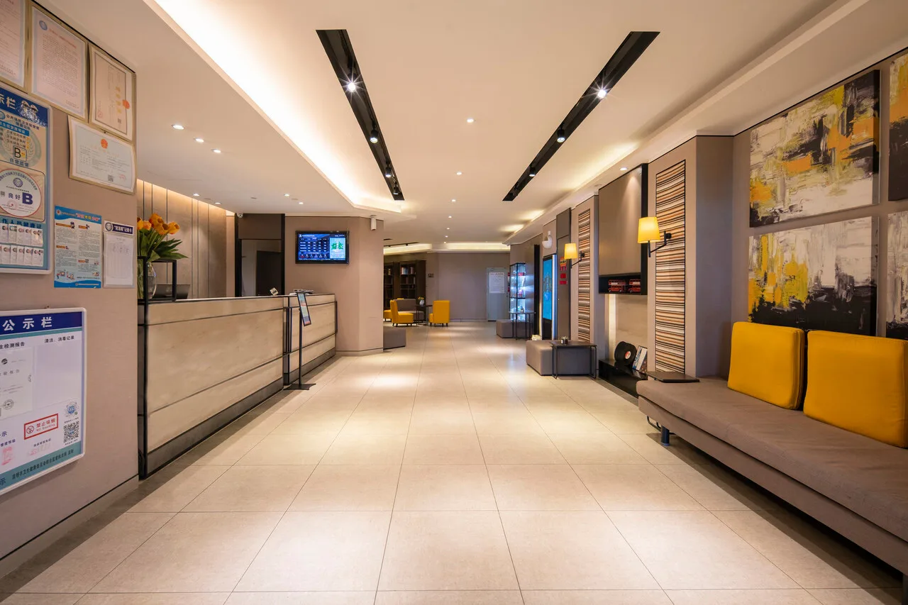 Kunming Spring City International Hotel — rooms and atmosphere