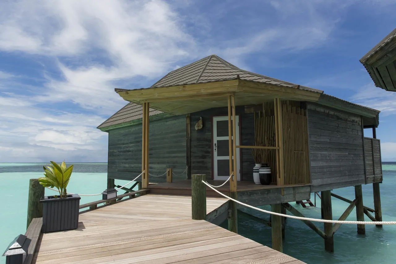 Kuredu Island Resort & Spa — rooms and atmosphere