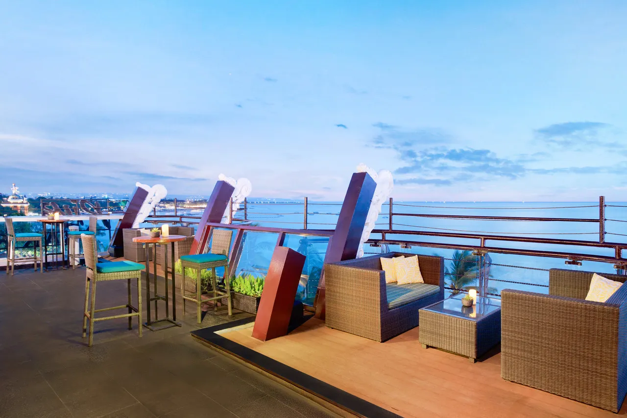 The Kuta Beach Heritage Hotel – Managed by Accor — rooms and atmosphere