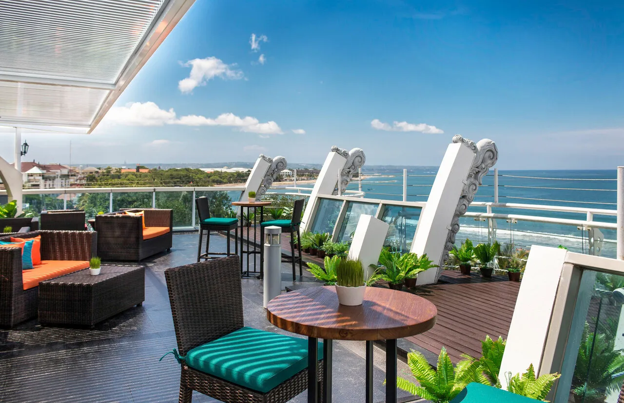 The Kuta Beach Heritage Hotel – Managed by Accor — rooms and atmosphere