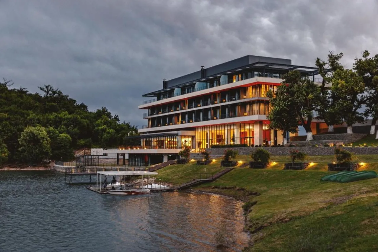 Kvareli Lake Resort — ภาพห้องพักและบรรยากาศ