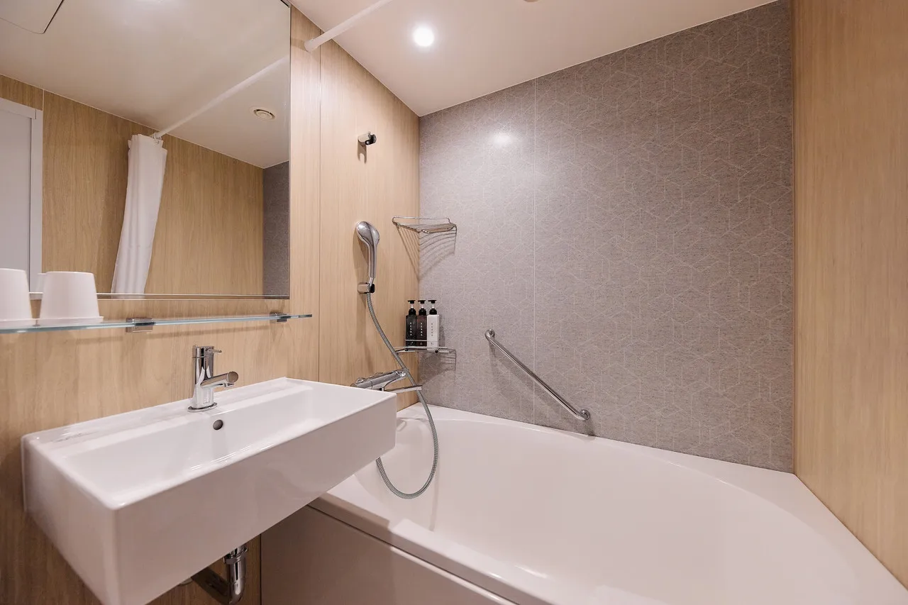 Kyoto Tower Hotel — rooms and atmosphere