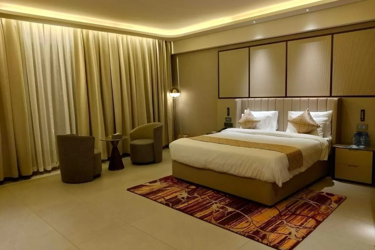La Belle The Business Hotel — ลูบัมบาชี