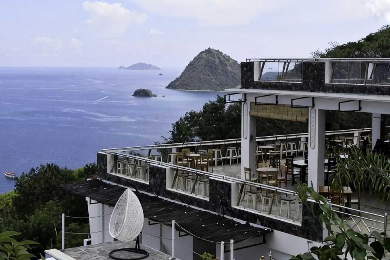 La Cecile Hotel and Cafe Komodo — โรงแรมในลาบวนบาโจ