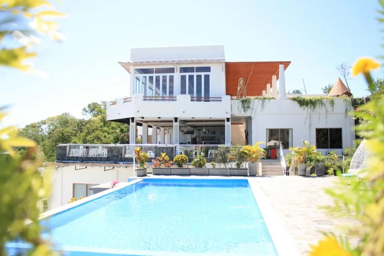 La Cecile Hotel and Cafe Komodo — ภาพห้องพักและบรรยากาศ