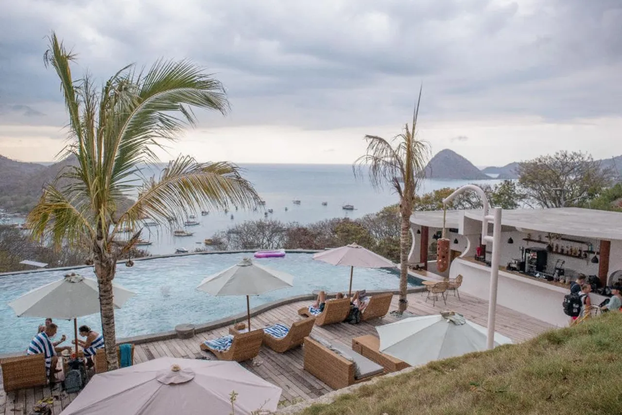 La Cecile Hotel and Cafe Komodo — ภาพห้องพักและบรรยากาศ
