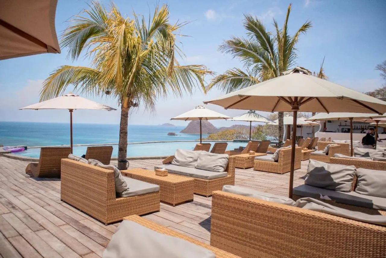 La Cecile Hotel and Cafe Komodo — ภาพห้องพักและบรรยากาศ