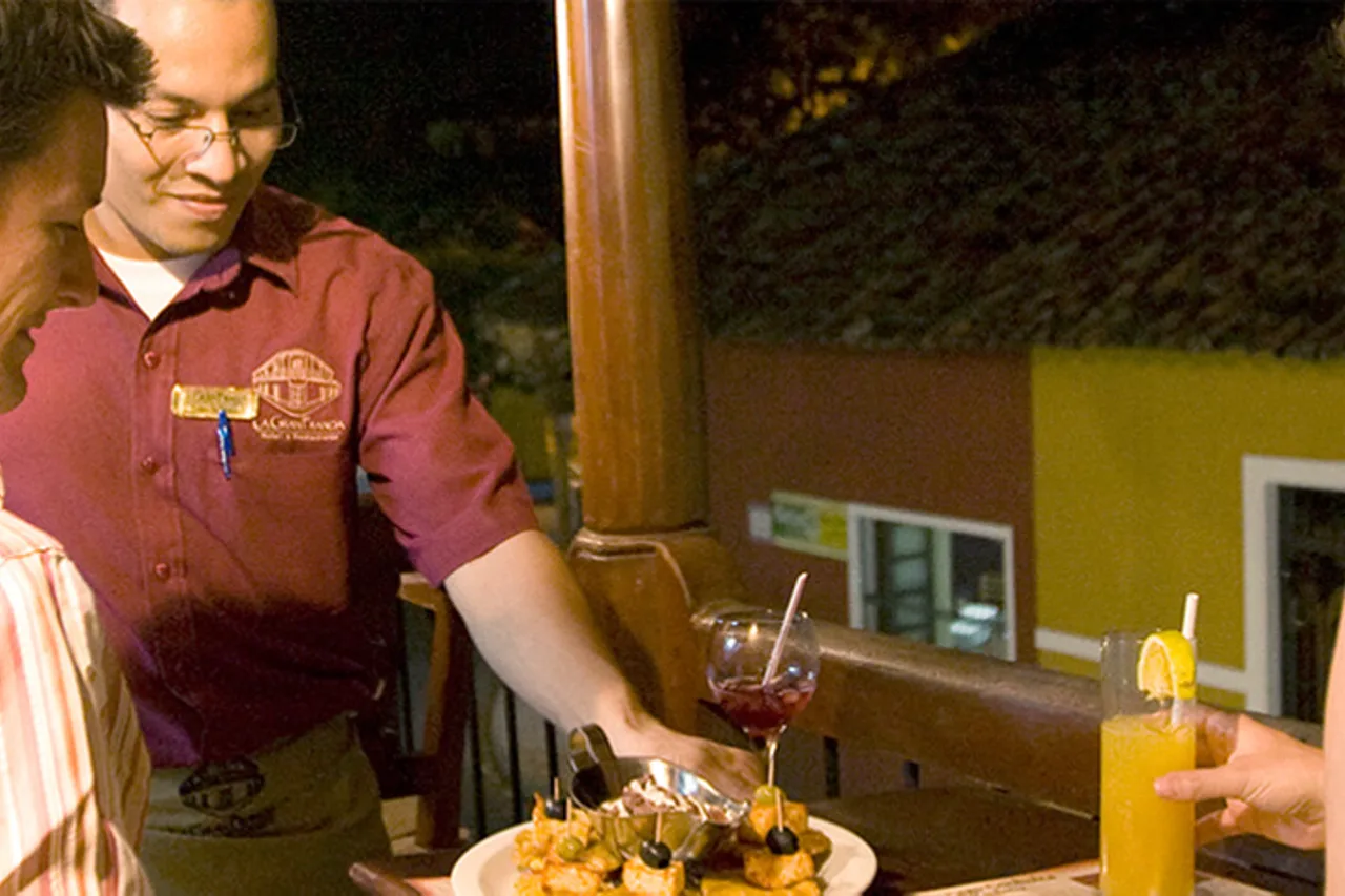 La Gran Francia Hotel y Restaurante — ภาพห้องพักและบรรยากาศ