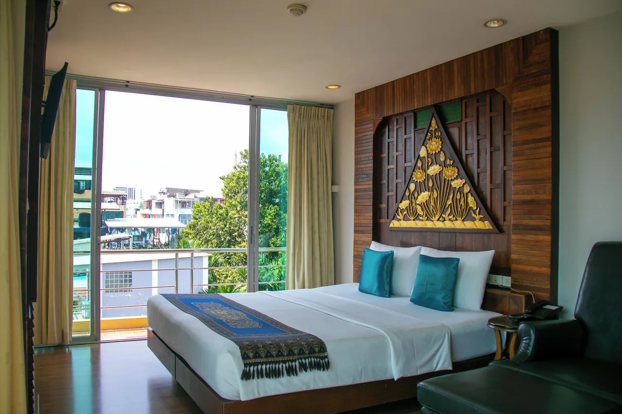 Lamphu Tree House Boutique Hotel — rooms and atmosphere