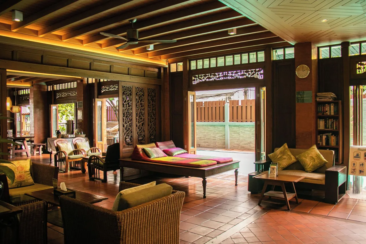 Lamphu Tree House Boutique Hotel — rooms and atmosphere