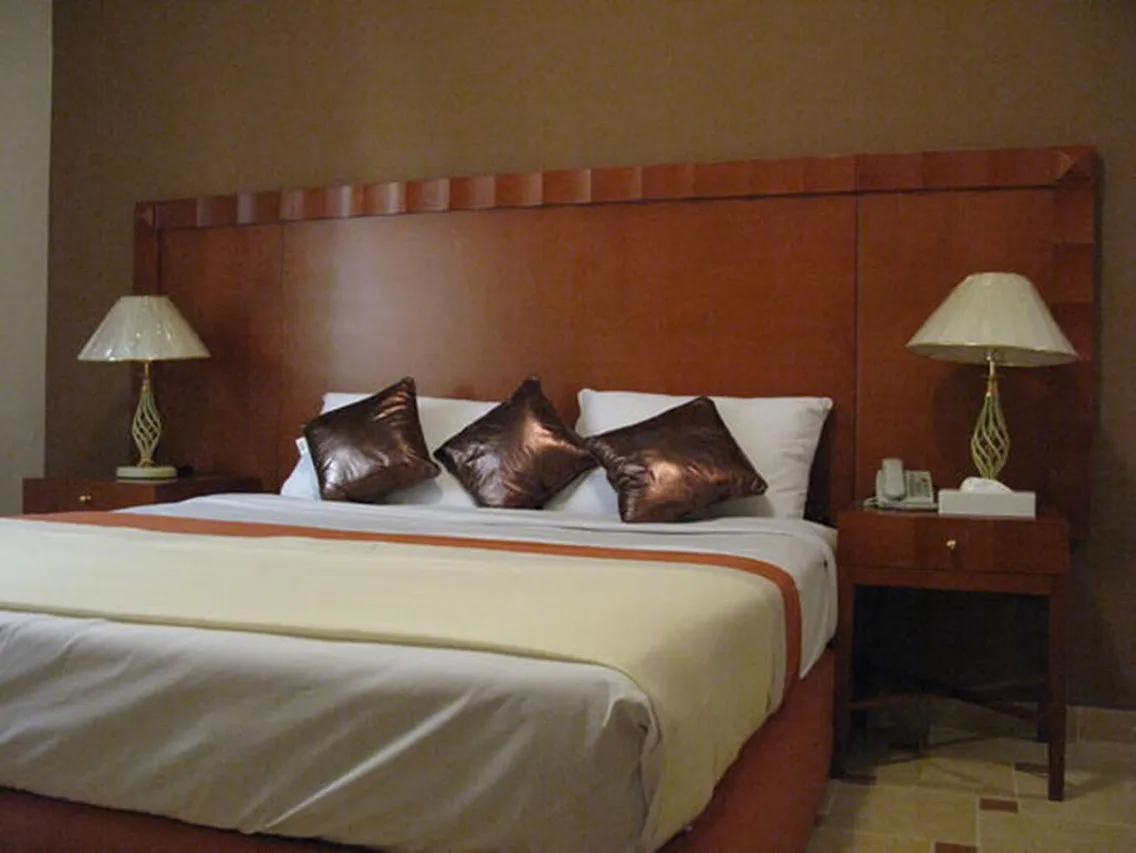 Landmark Suites — Prince Sultan — rooms and atmosphere