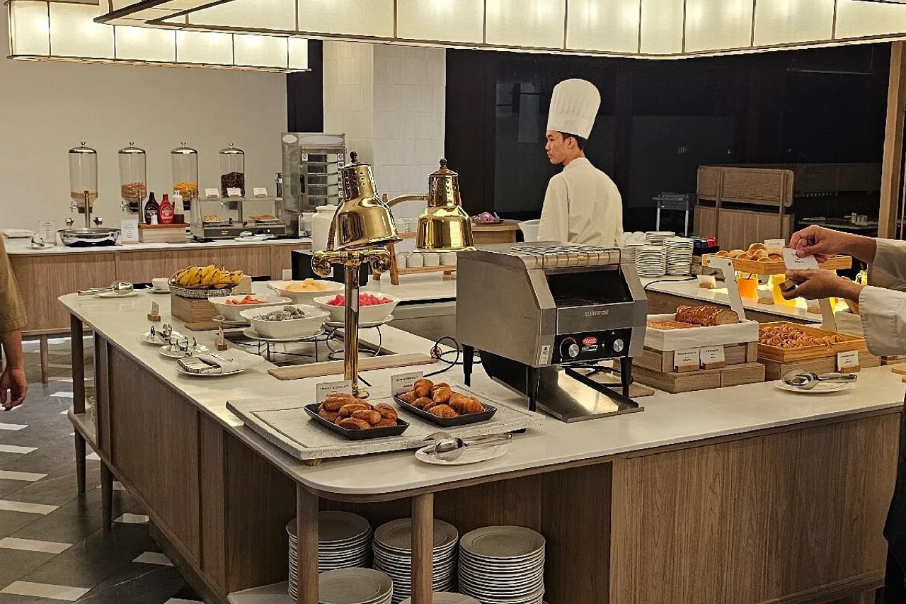 Lao Plaza Hotel — rooms and atmosphere