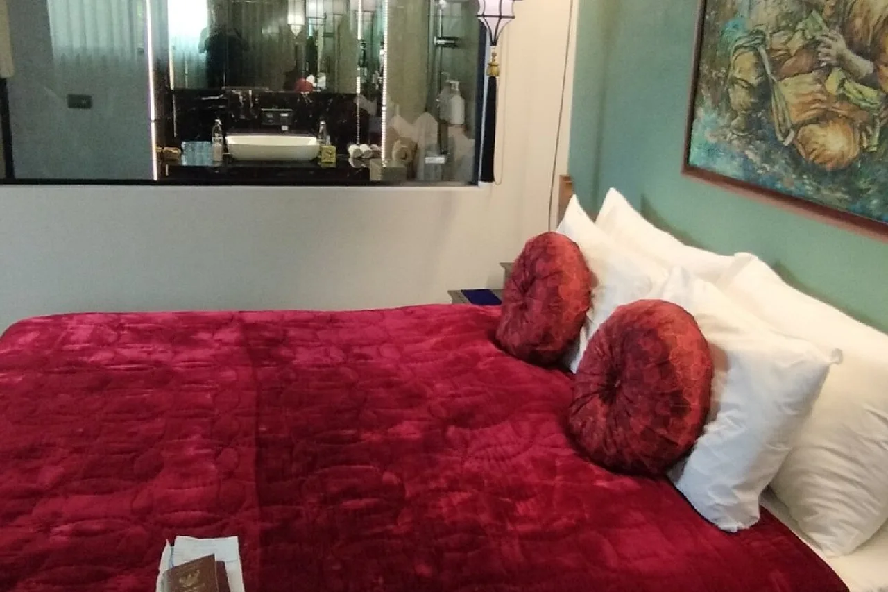 Lao Poet Hotel — rooms and atmosphere
